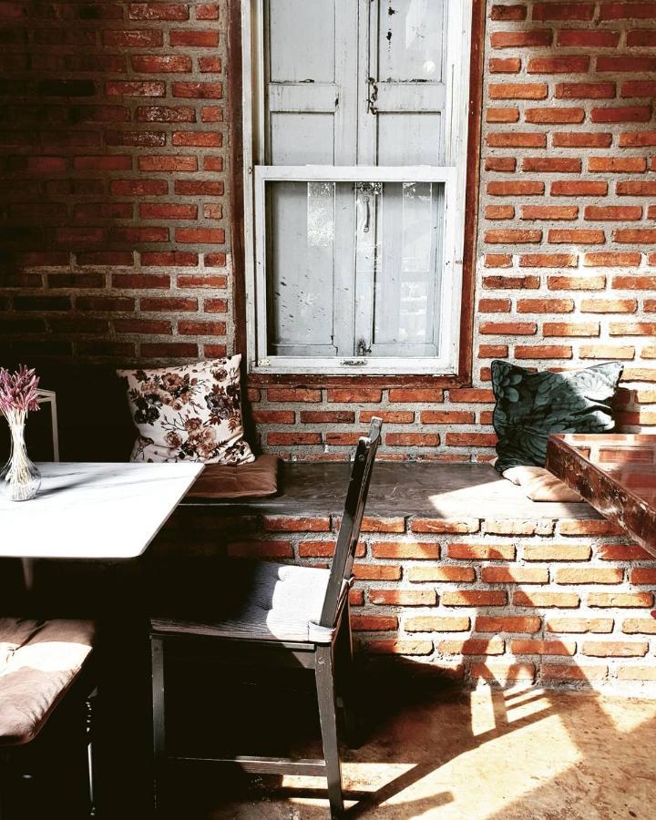Baan Mae Khian Cafe & Boutique Hotel プラナコーン・シー・アユタヤ エクステリア 写真