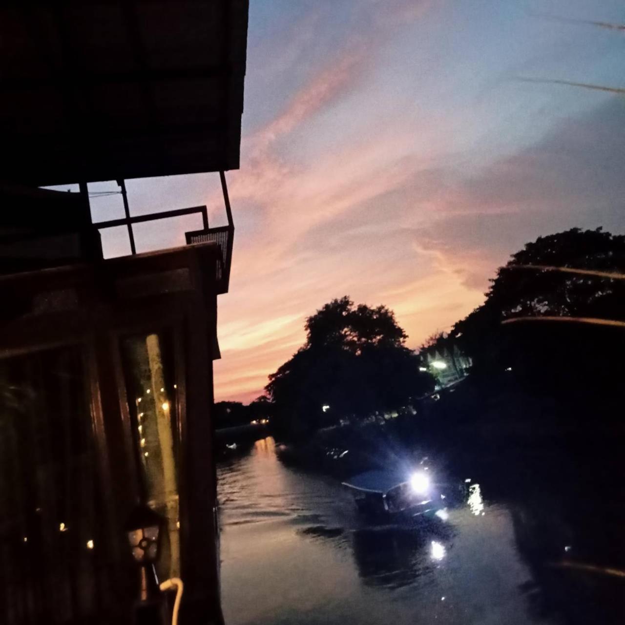 Baan Mae Khian Cafe & Boutique Hotel プラナコーン・シー・アユタヤ エクステリア 写真